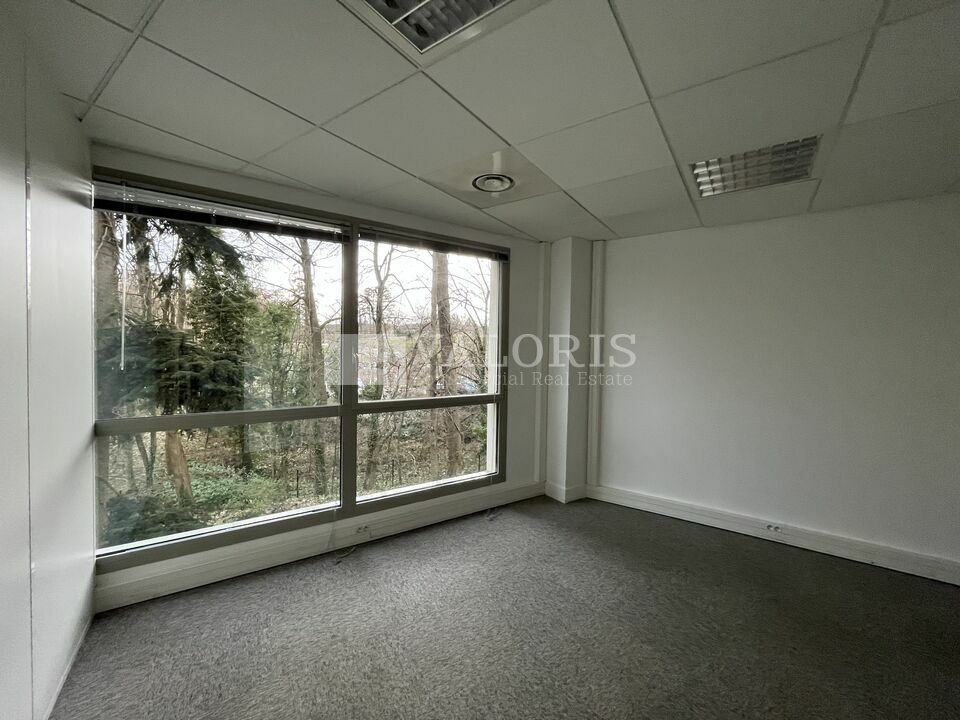 900.61 m² pour ce bureaux en location à Ecully