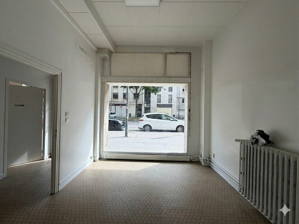 Valoris Real Estate vous propose à la location un local commercial d'une surface de 41.38 m² à deux pas des Gratte-Ciel à Villeurbanne.