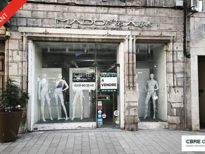 Vente local commercial 81.65 m² non divisibles