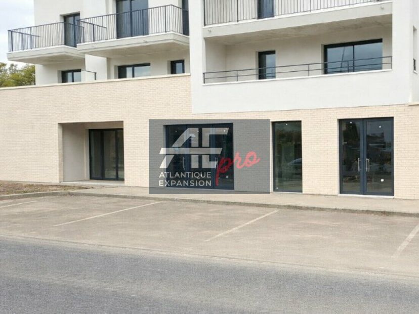 Vente local commercial 111 m² non divisibles