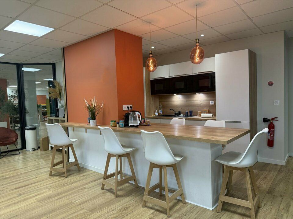 BUREAUX EN PARFAIT ETAT ET MODERNES -  PARC DE L'EUROPE