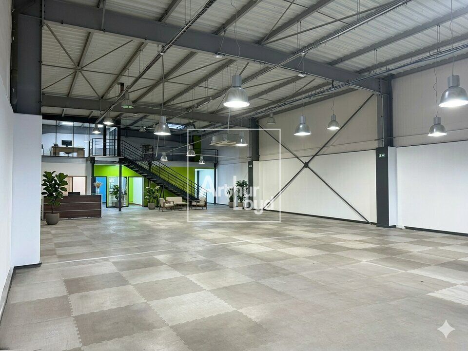 Location local commercial 550 m² non divisibles