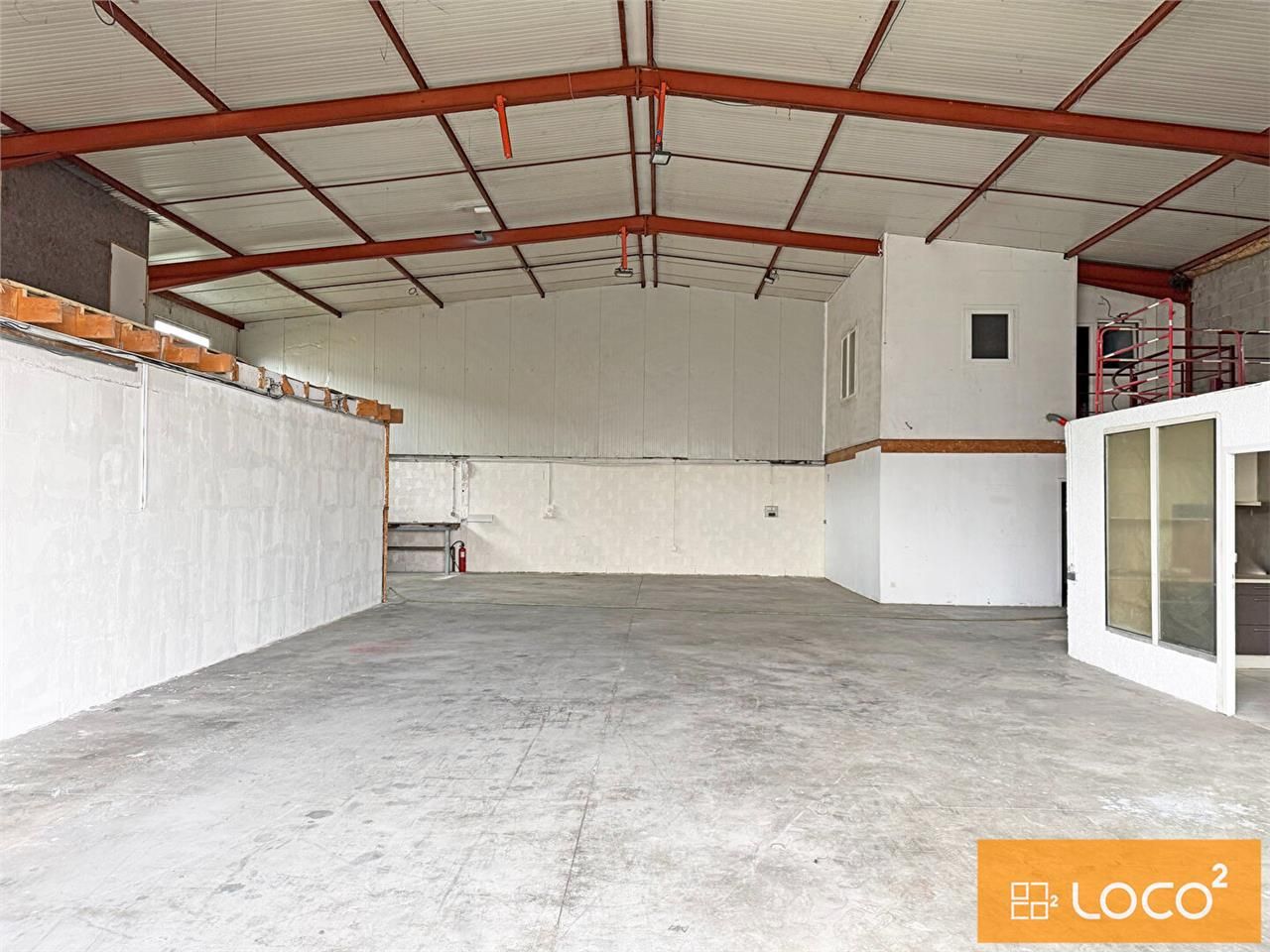 Location local 360.00 m² à GRATENTOUR