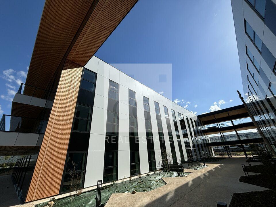 Vente bureaux 4552 m² divisibles à partir de 155.4 m²