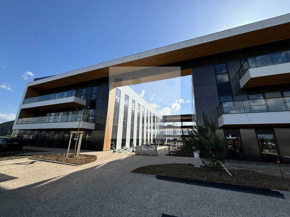 Location bureaux 4552 m² divisibles à partir de 155.4 m²