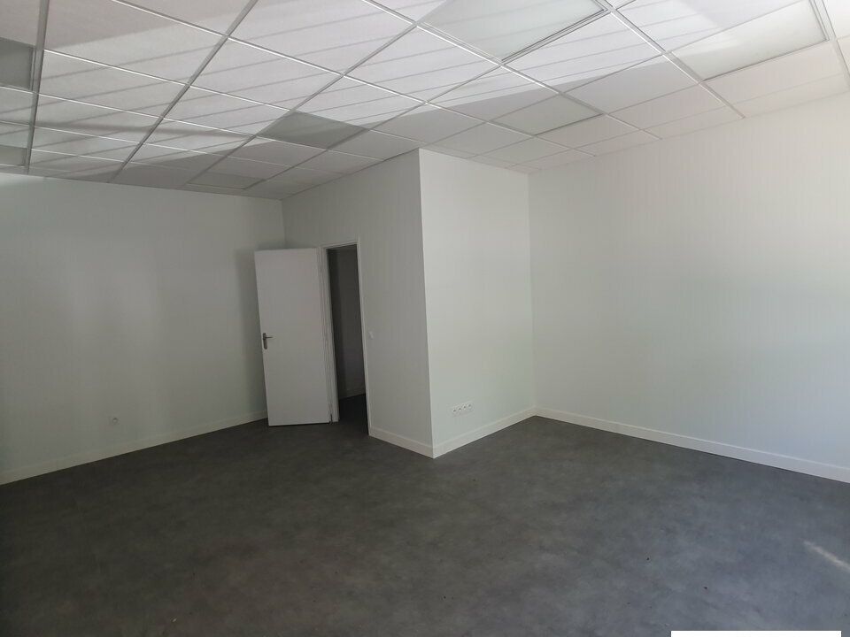 Location local d''activites 272 m² non divisibles
