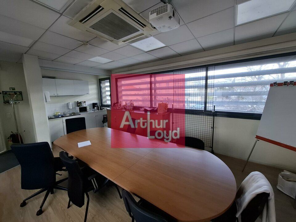 LOCAL COMMERCIAL 261 M² A LOUER CLERMONT-FERRAND AXE PASSANT