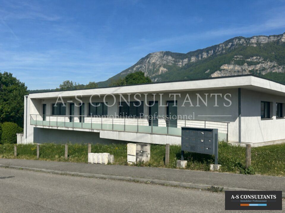 Location local professionnel 117 m² non divisibles
