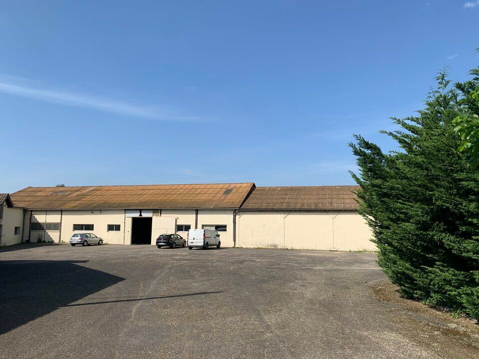 Vente local d''activites 1933 m² non divisibles