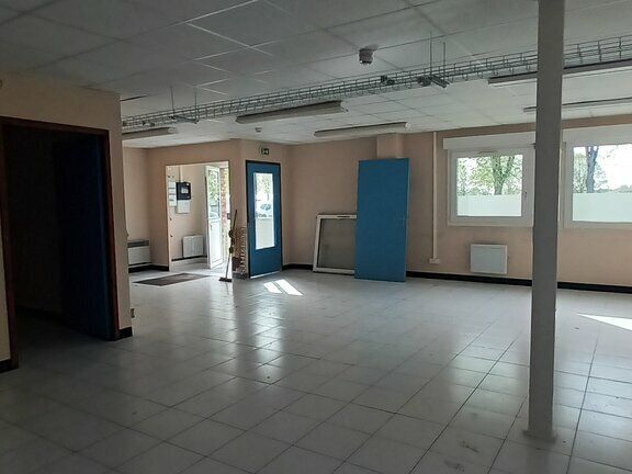 Location bureaux 111.81 m² non divisibles