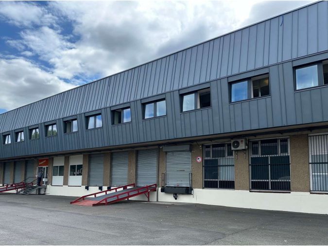 Location entrepôts 490 m² non divisibles