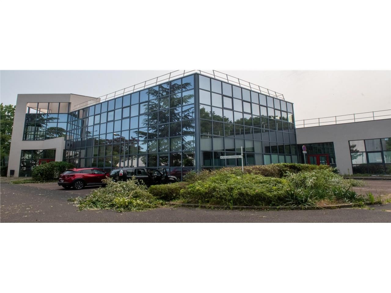 Location entrepôts 2000 m² non divisibles