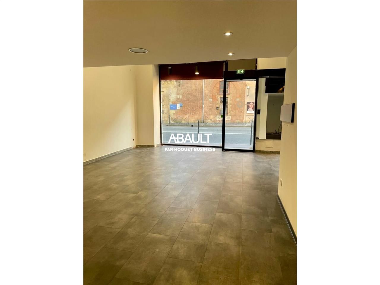 A LOUER LOCAL COMMERCIAL D'ENVIRON 195 M² TOULOUSE HYPERCENTRE CARMES 