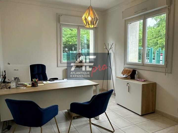 Location bureaux 139.45 m² non divisibles