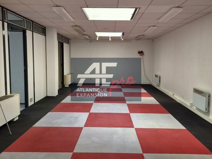  À LOUER – BUREAUX 507 M² – ESPACE TERTIAIRE ÉQUIPÉ – IDÉAL ENTREPRISE / SIÈGE SOCIAL