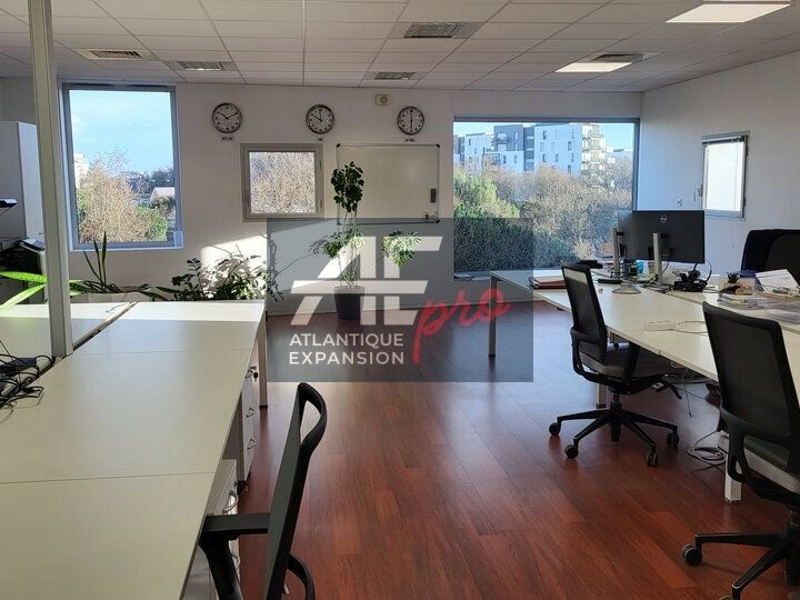 Location bureaux 241 m² non divisibles