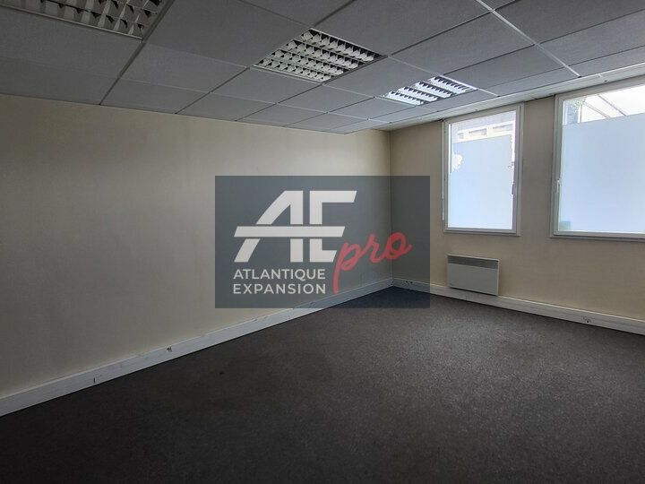 Location bureaux 246 m² non divisibles