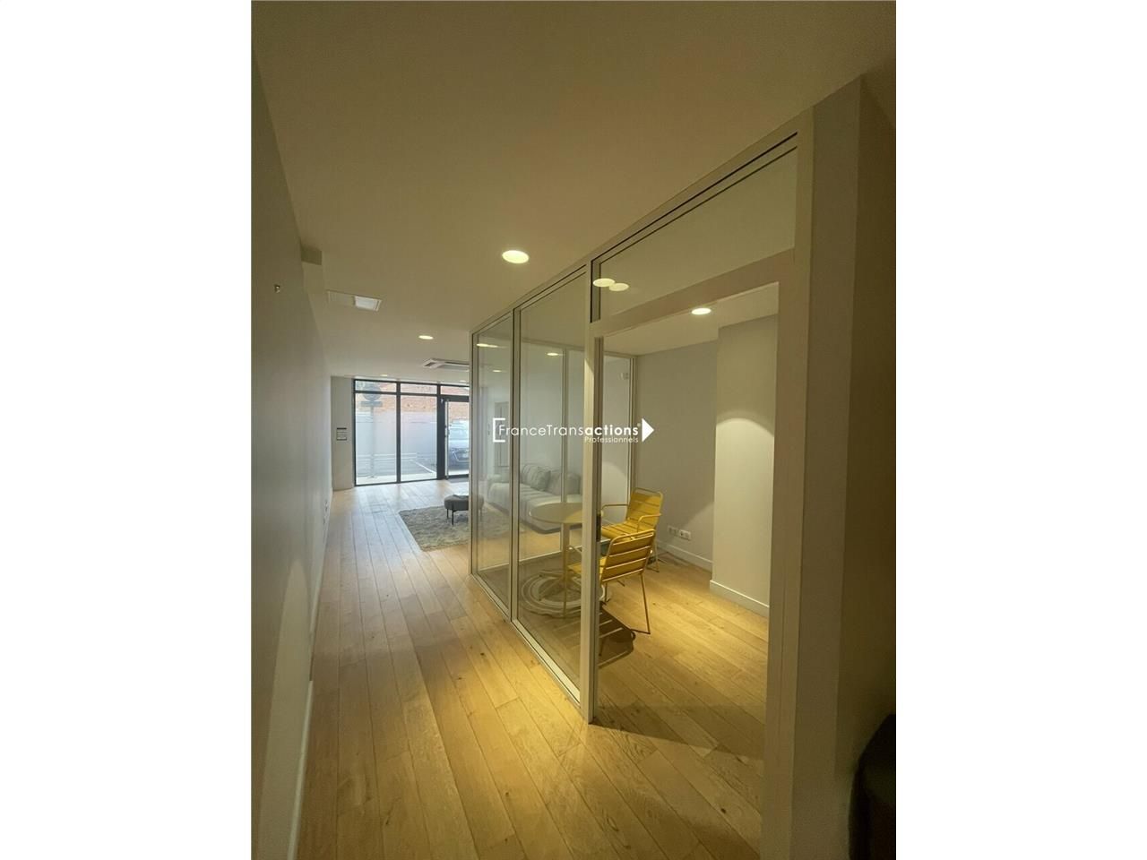 Location local commercial 123 m² non divisibles
