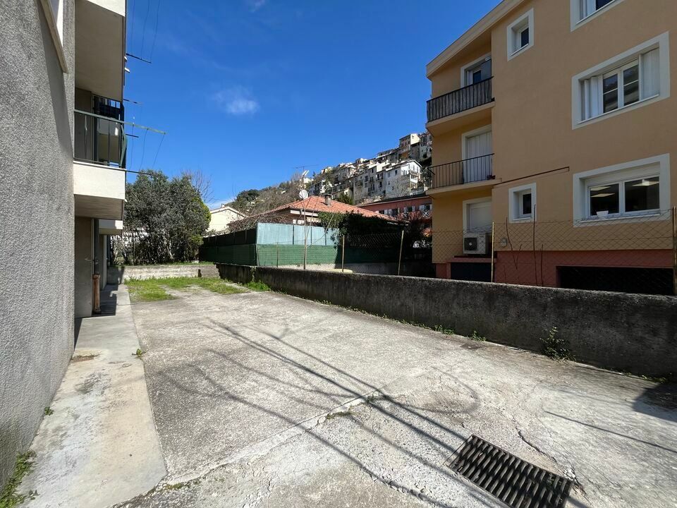 VENTE ENTREPOT AVEC STATIONNEMENTS - CONTES