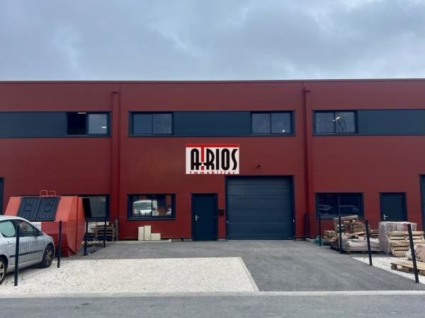 Location entrepôts 165 m² non divisibles
