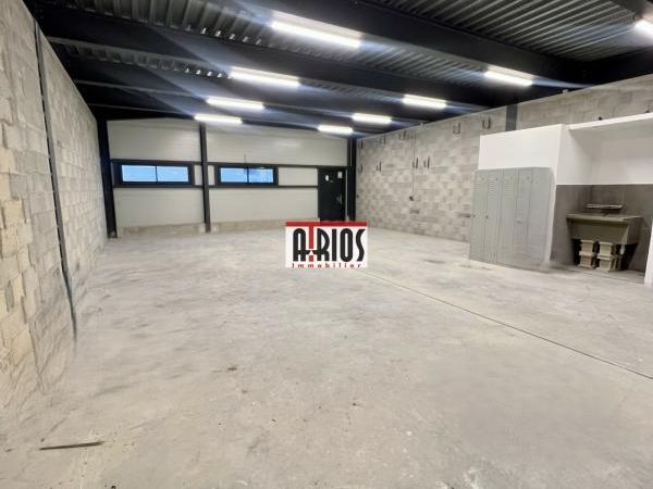 Location entrepôts 165 m² non divisibles