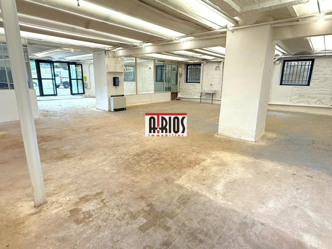 Location local commercial 420 m² non divisibles