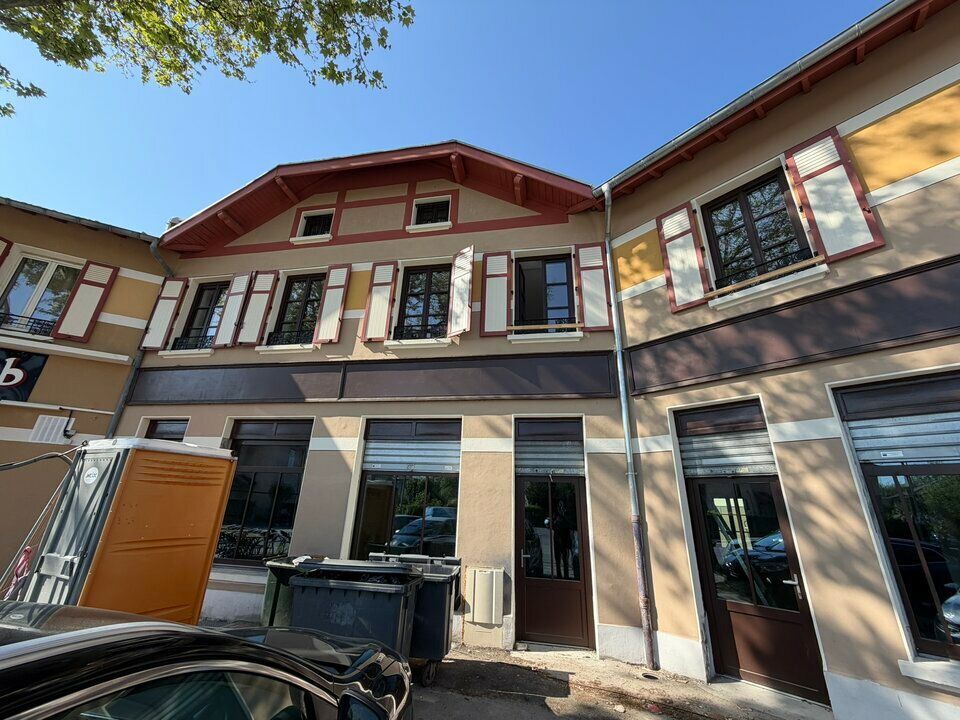 Valoris Real Estate vous propose à la location un local commercial d'une surface de 312 m² à Villeurbanne dans le quartier de Carré de Soie.