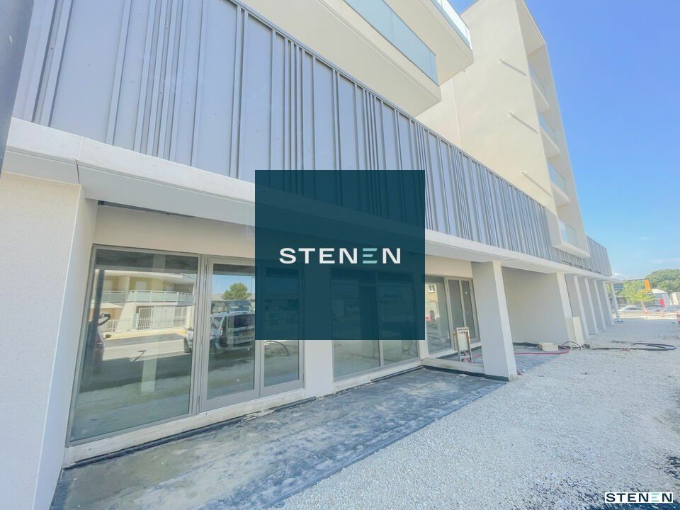 Location local commercial 742 m² divisibles à partir de 255 m²
