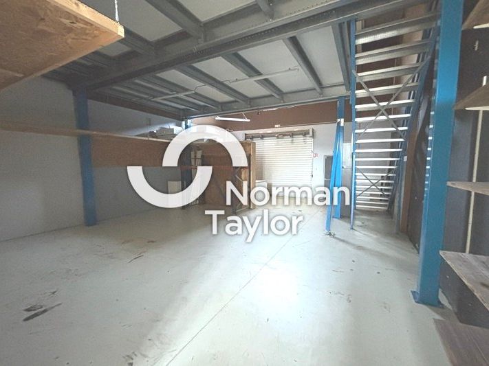 Location local d''activites 120 m² non divisibles