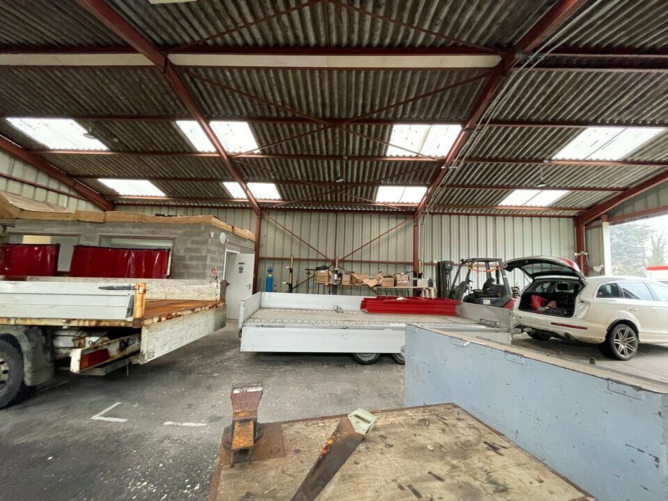 Location local d''activites 305 m² non divisibles