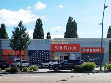 Location local commercial 306 m² à Lorient