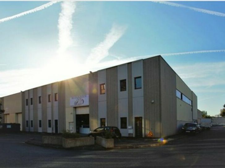 Location local d''activites 949 m² non divisibles