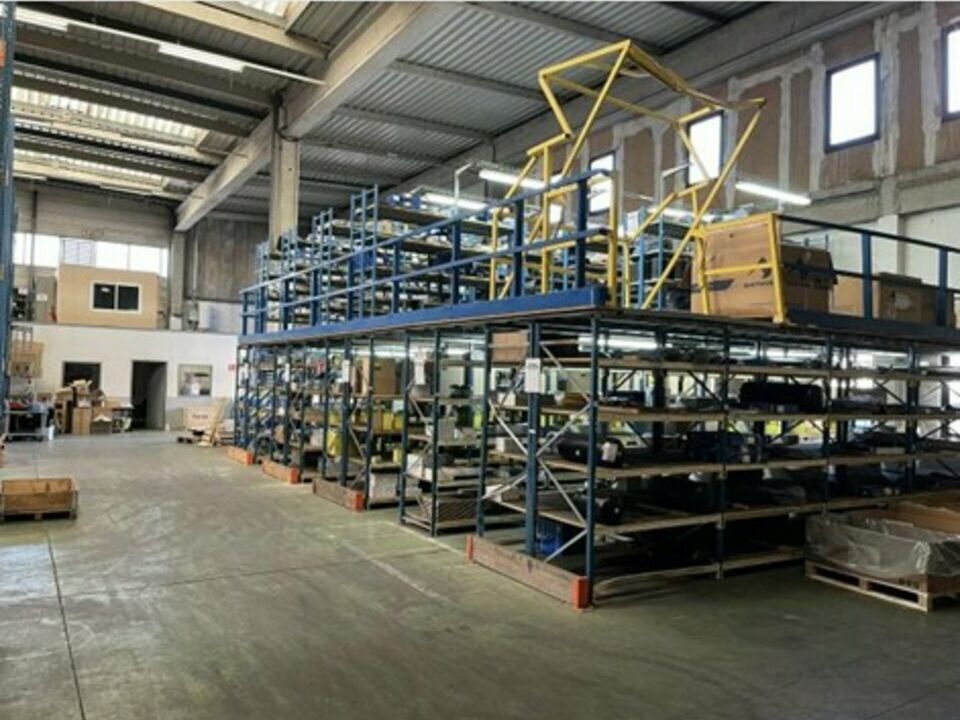 ACTI'LOG Transaction vous propose à la location, un local d'activités avec bureaux d'accompagnement idéalement situé à Gennevilliers.