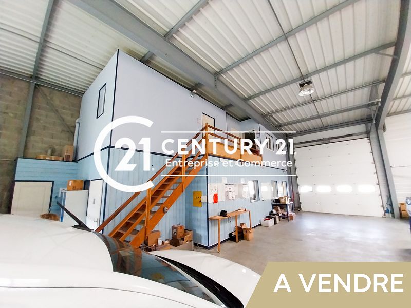 A vendre entrepot 325 m² à DONGES