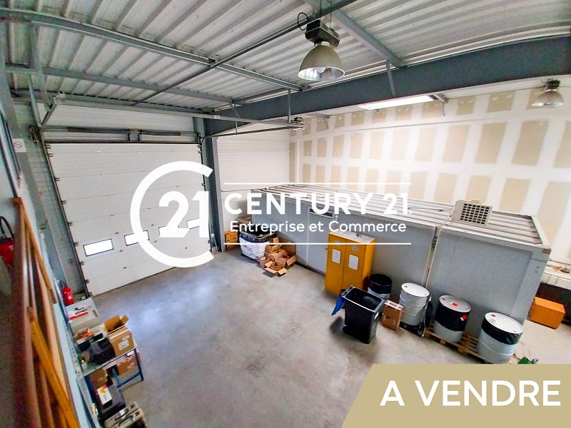 A vendre entrepot 325 m² à DONGES