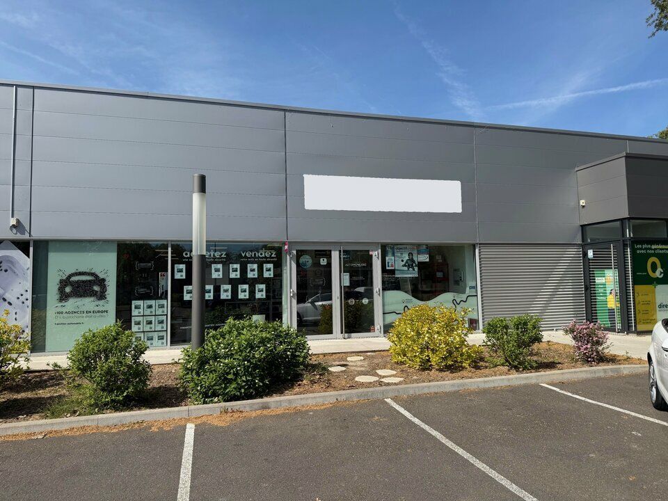 Location local d''activites 183.44 m² non divisibles