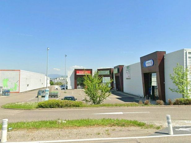 Location local commercial 317 m² non divisibles
