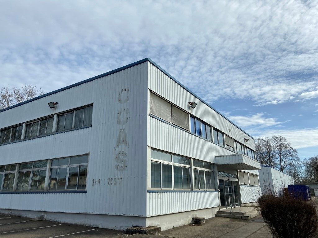 Location local d''activites 2069 m² non divisibles
