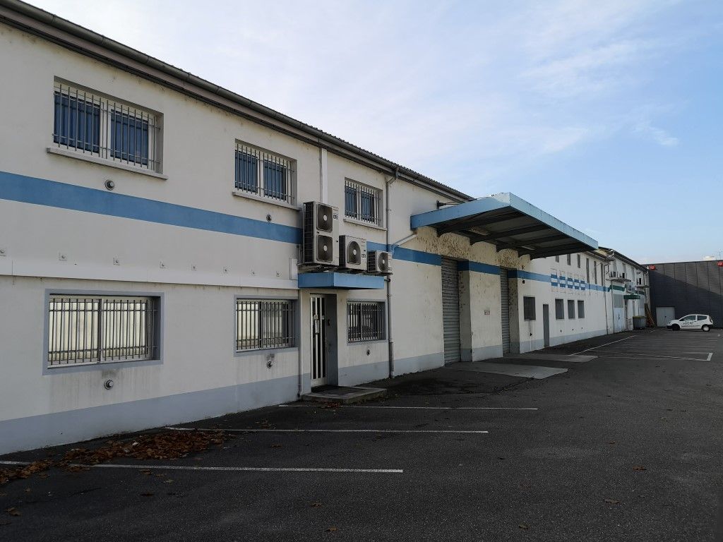 Location local d''activites 1770 m² non divisibles