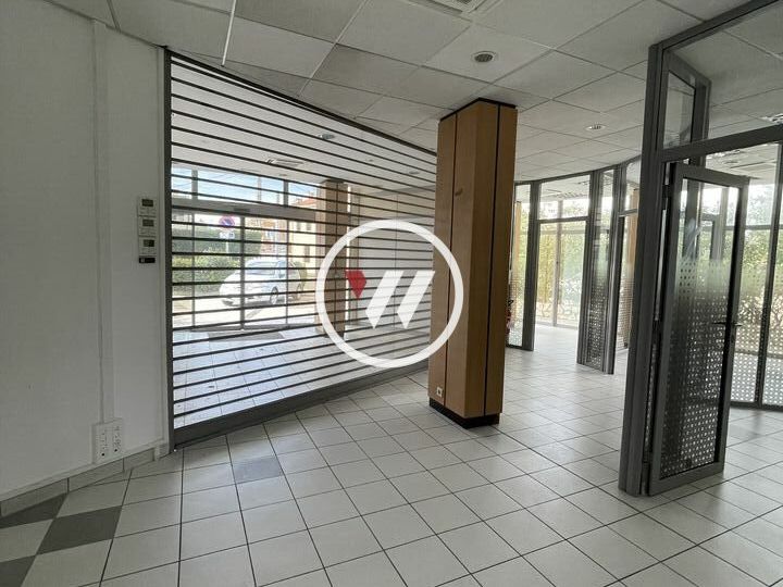 Location local commercial 185 m² non divisibles
