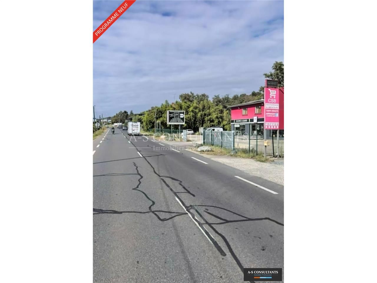 Location local commercial 740 m² divisibles à partir de 370 m²