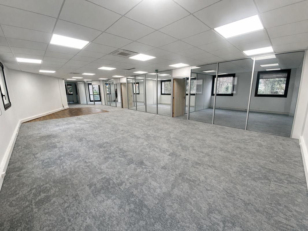 Location bureaux 251 m² non divisibles