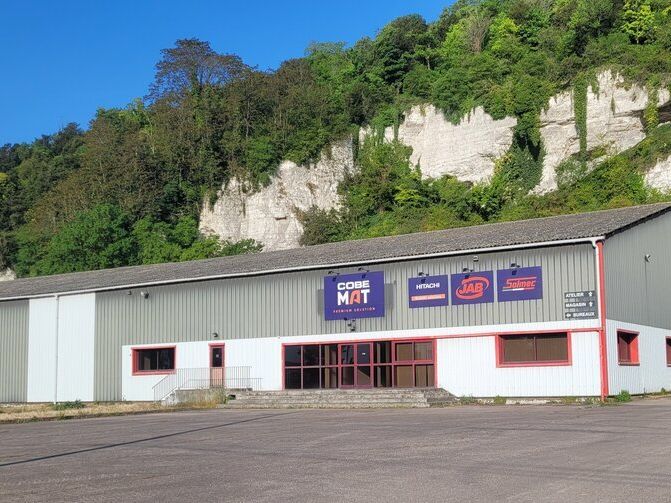 Vente local d''activites 2520 m² non divisibles