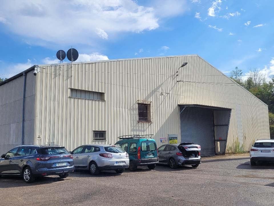 Location local d''activites 2150 m² non divisibles
