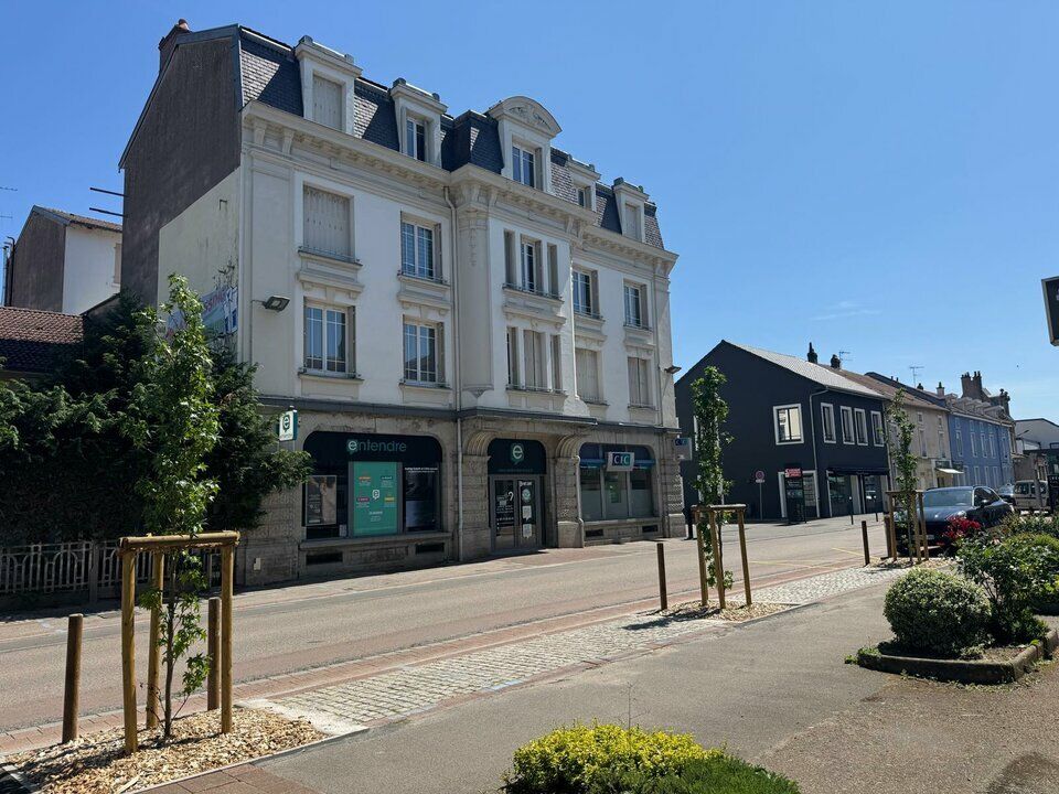 Location local commercial 146.8 m² divisibles à partir de 61.9 m²