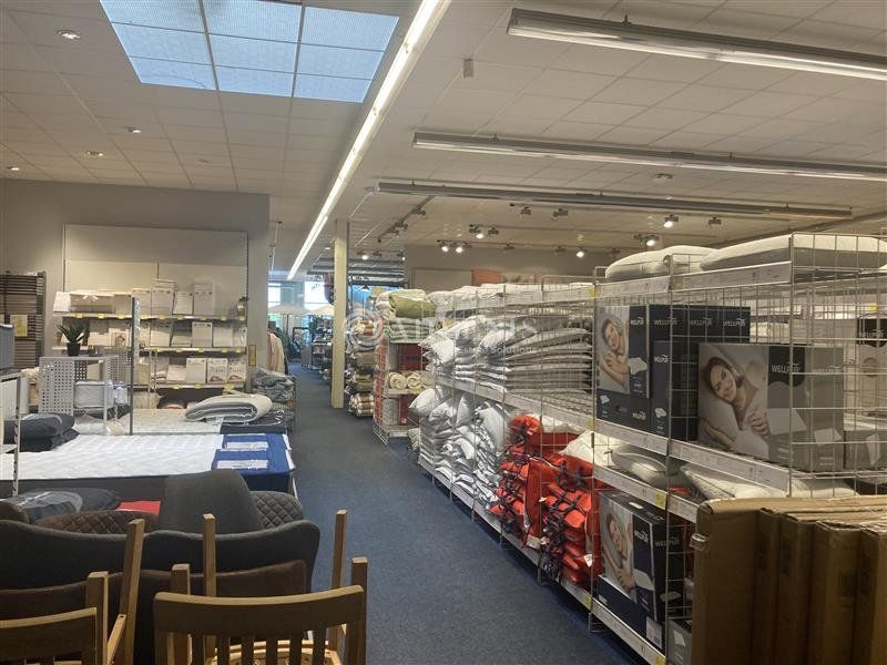 Location local commercial 900 m² non divisibles