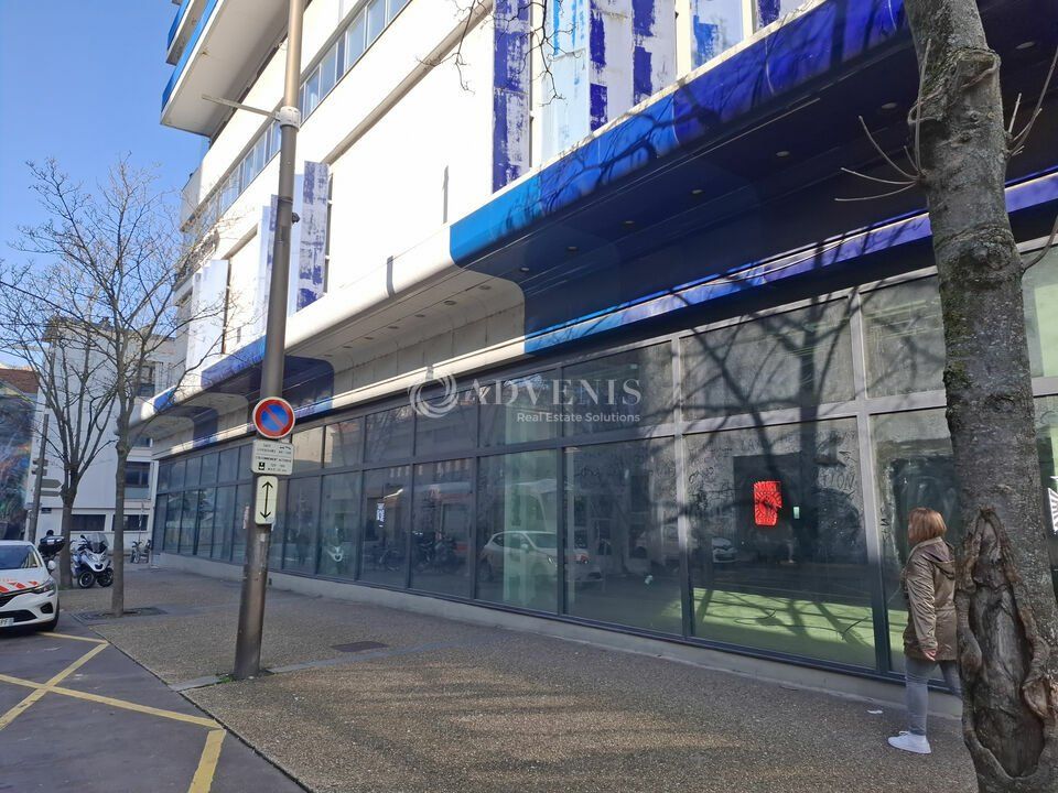 Location local commercial 2486.5 m² divisibles à partir de 2486.5 m²