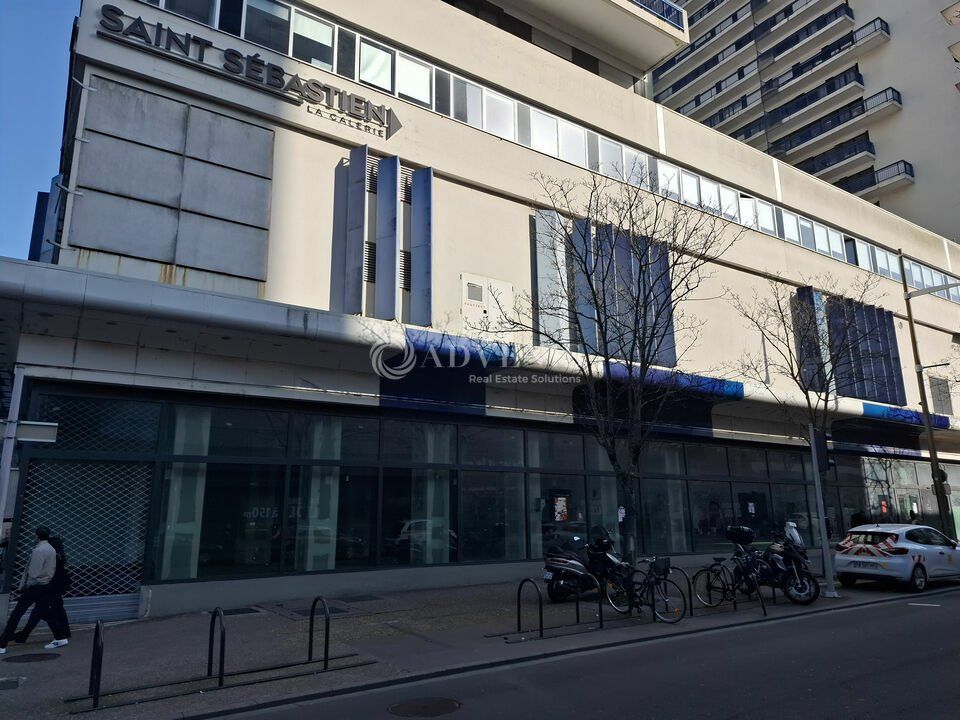 Local commercial en angle de rue