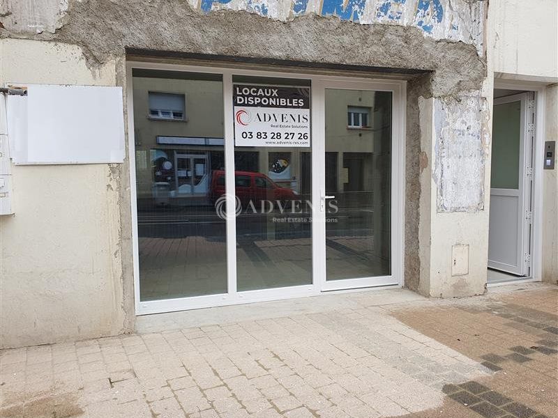 Local commercial avec terrasse privative