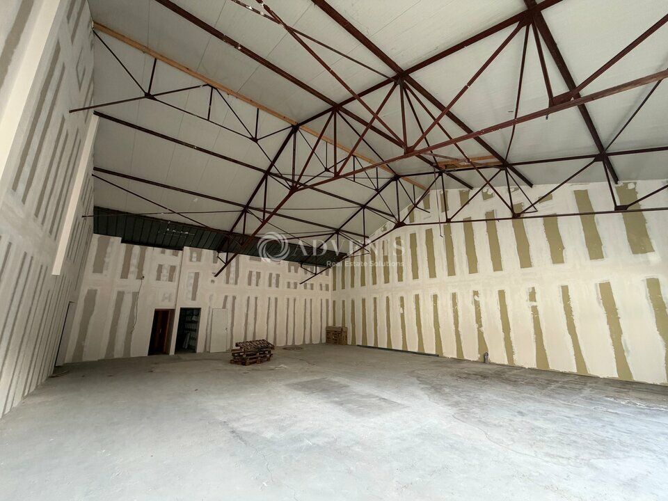 Advenis Lorraine propose à la location un local professionnel de 190 m² environ situé sur un axe passant de la ville de Golbey.